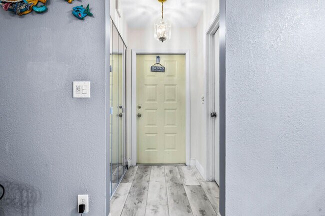 Foto del edificio - 2503 Waterview Cir