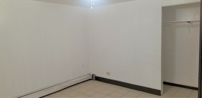 Building Photo - 10604 S Oak Tree Dr