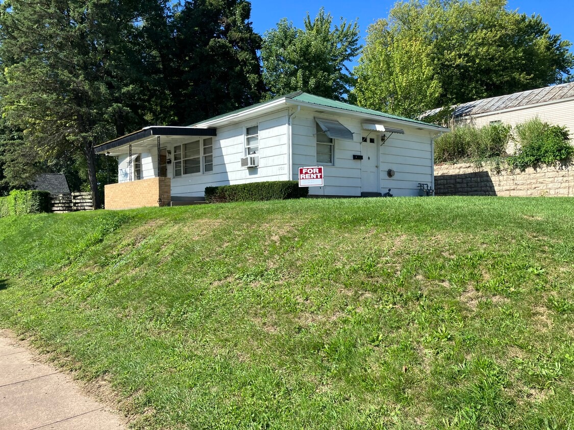 1200 S 12th St, Quincy, IL 62301 House Rental in Quincy, IL