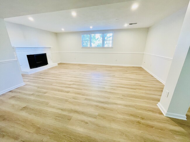 Living Room - 5929 Kimble Ct