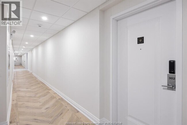 Photo du bâtiment - 1740 Sprucewood Ave