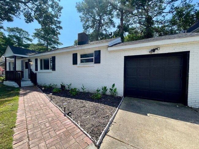 Foto del edificio - 3561 Champlain Ln