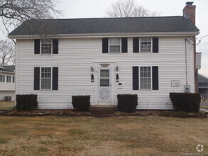 Building Photo - 1324 Poquonock Ave