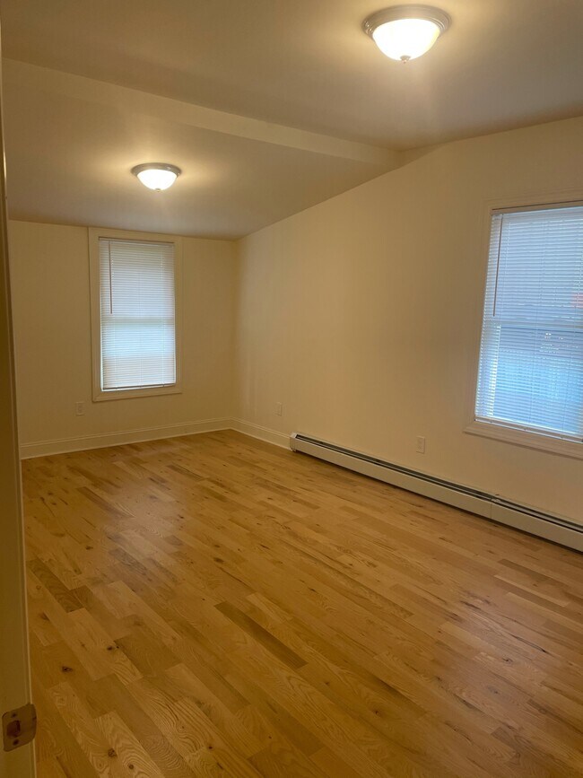 Building Photo - 315 1st St
