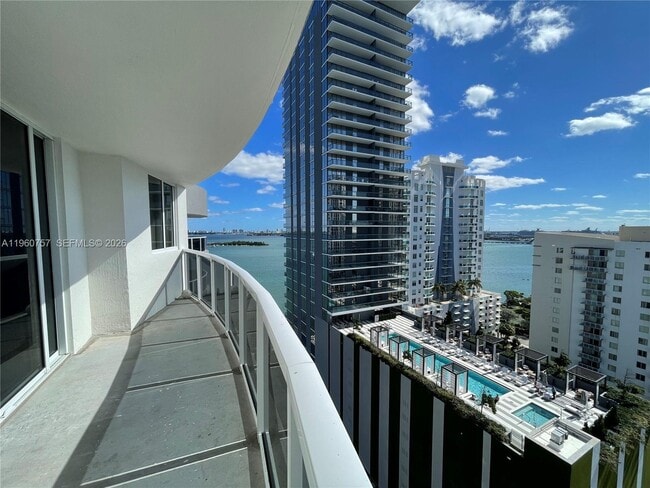 Building Photo - 601 NE 23rd St