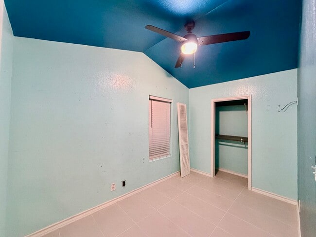 Foto del edificio - 3229 Sarita St