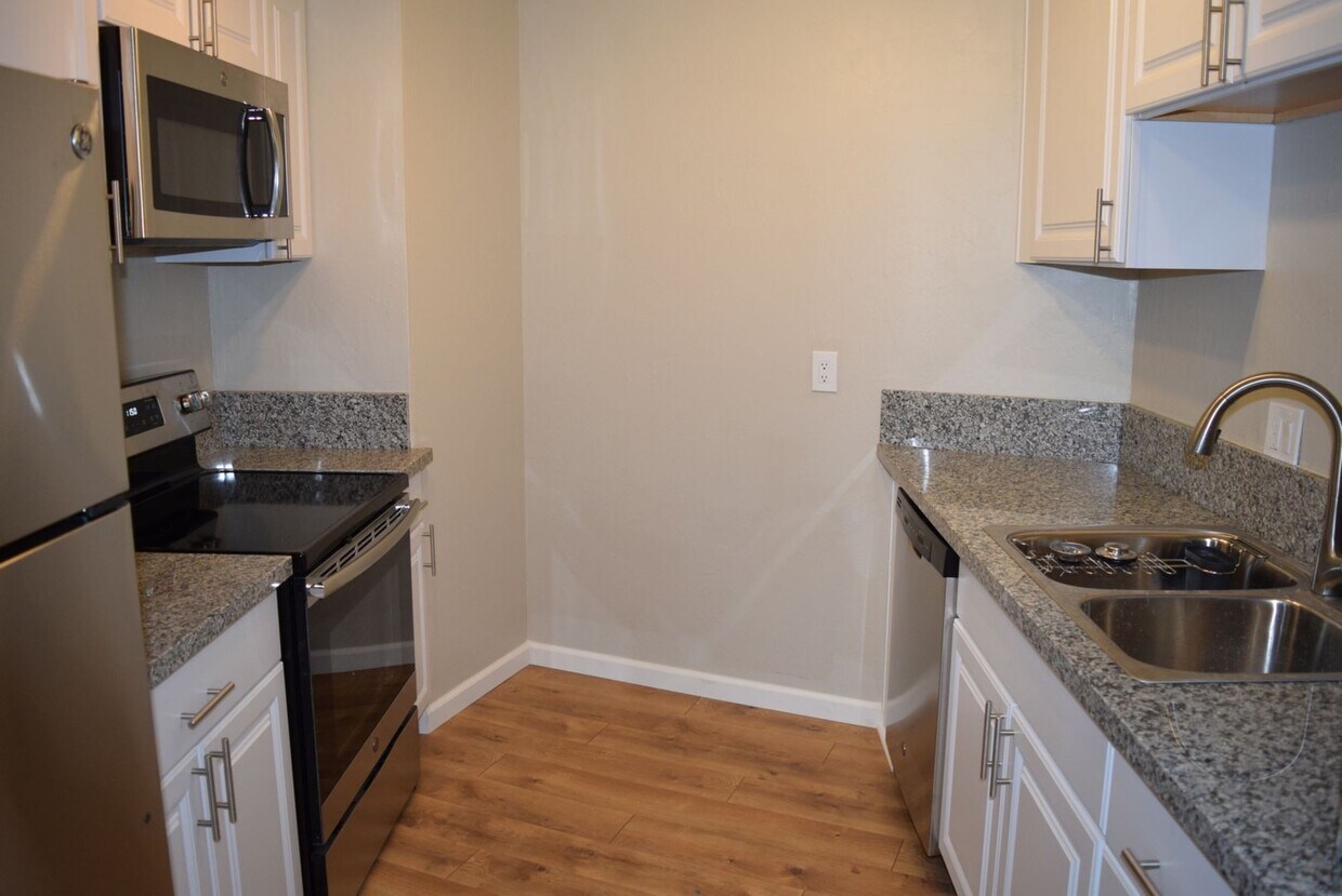 Foto principal - 6049 Northcrest Cir