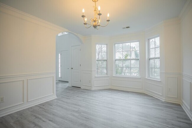 Building Photo - 1102 Oak Hollow Ln