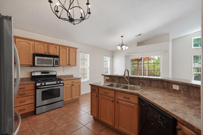 Building Photo - Move In Ready! | 3Bed/2Bath with Den | Albuquerque Westside | Comfortable & Spacious
