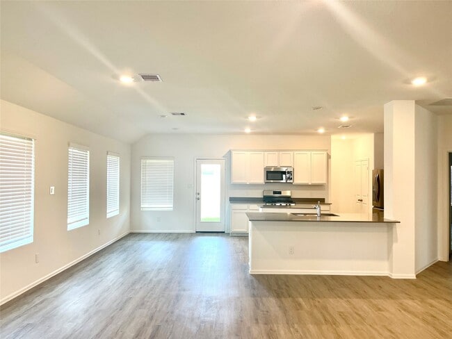 Foto del edificio - 5011 Viridian Forrest Dr