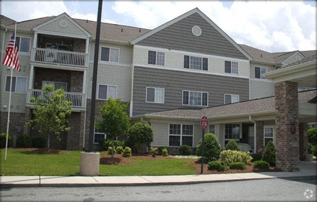 Building Photo - Forbes Manor