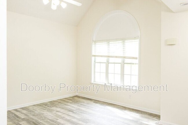 Building Photo - 1004 Roselawn Dr