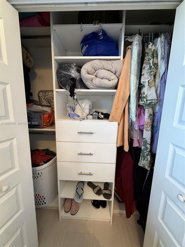 Foto del edificio - 7815 NW 104th Ave