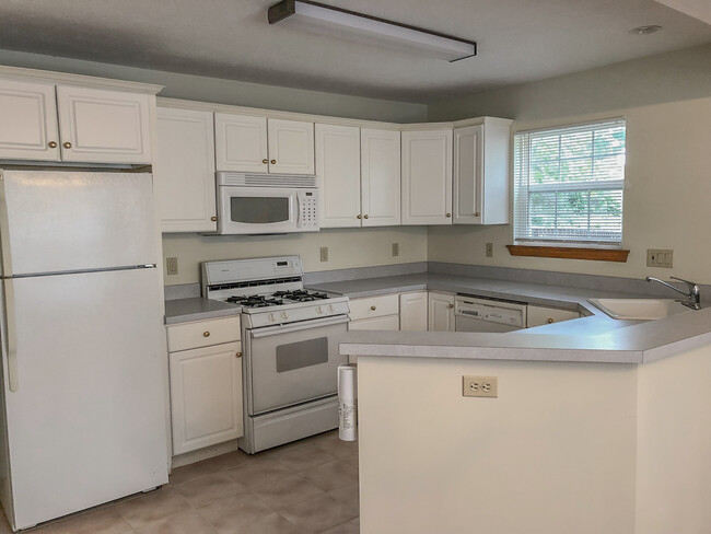 Bright, clean kitchen - 1008 Middletown Rd