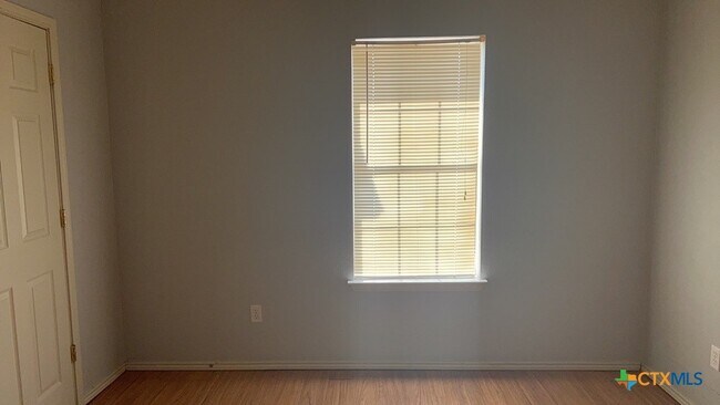 Foto del edificio - 4608 Bowles Dr