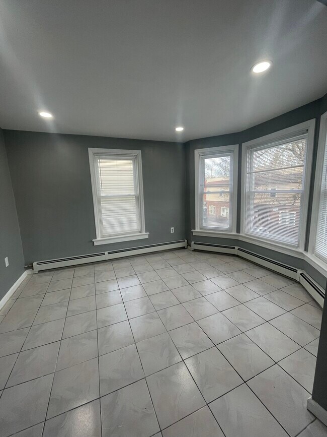 Living room - 539 Prospect St