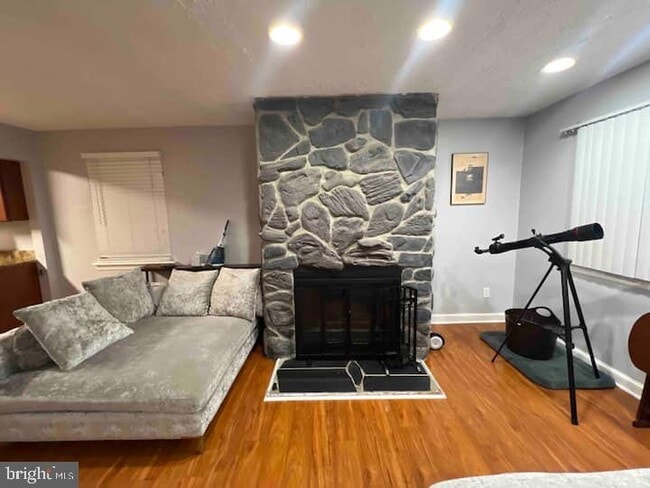 Foto del edificio - 4903 N Barnaby Ln