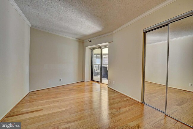 Building Photo - 8370 Greensboro Dr