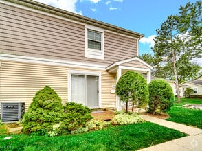 Building Photo - 1202 Quincy Ct