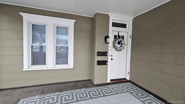 Building Photo - 192 Main St