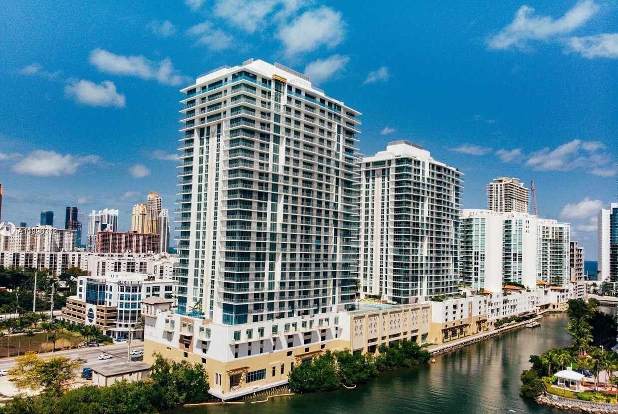 Primary Photo - 330 Sunny Isles Blvd