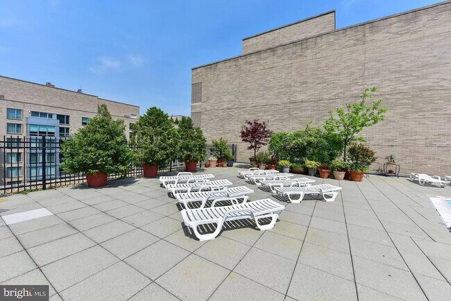 Foto del edificio - 2201 L St NW