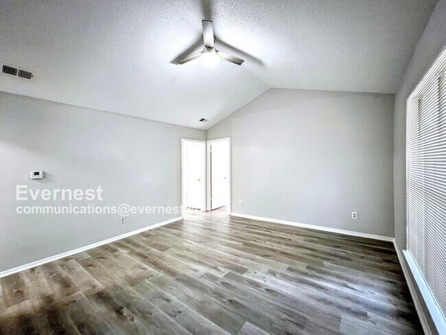 Foto del edificio - 3760 Heathcliff Dr