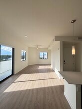 Building Photo - 19550 NE 26th Ave