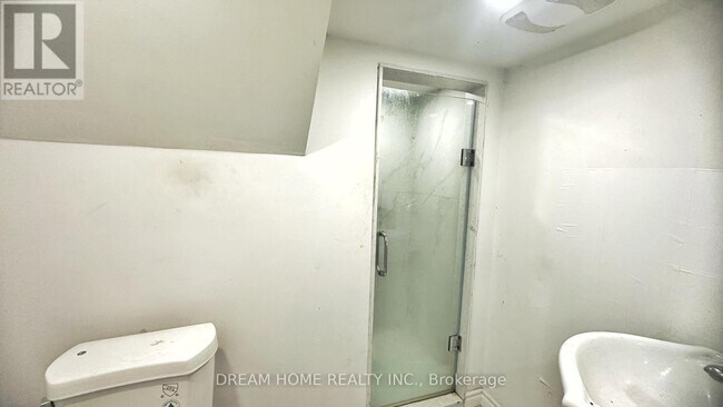 Photo du bâtiment - 1018 Kennedy Rd