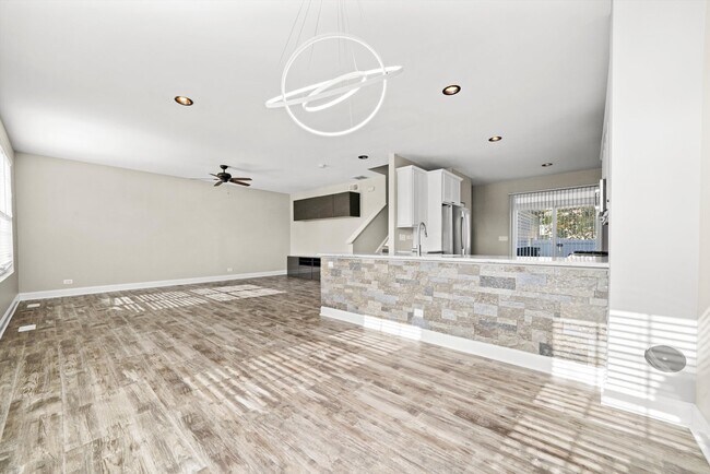 Building Photo - 533 Cannon Ball Dr