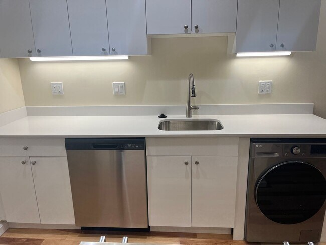 Building Photo - Unique 1 Bedroom available now