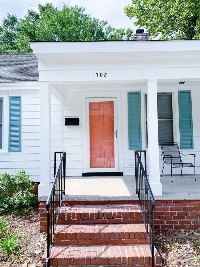 Building Photo - 3 Bed 2 Baths Grid home with fenced backya...