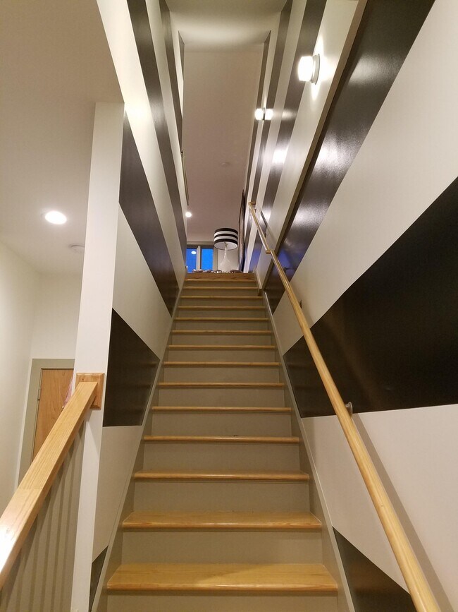 Foto del edificio - 612 Merritt Ave