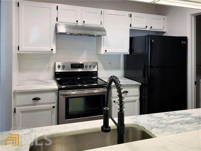 Building Photo - 106 Warm Springs Cir