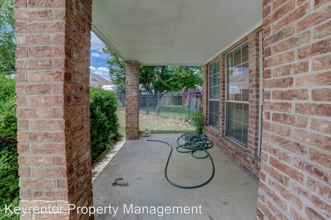 Foto del edificio - 3 br, 2 bath House - 306 E Granger Place