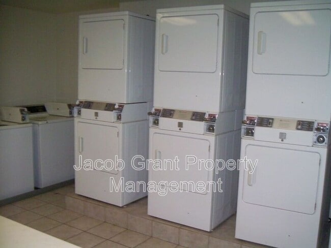 Foto del edificio - 1378 Curlew Ave