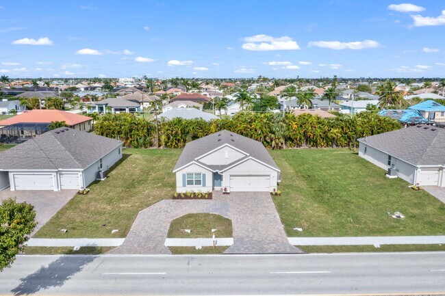 Building Photo - 1907 Cape Coral Pky W