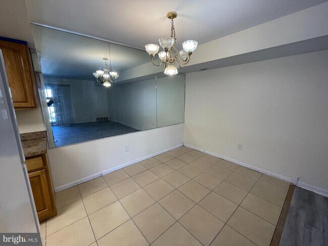 Building Photo - 3750 Clarendon Ave