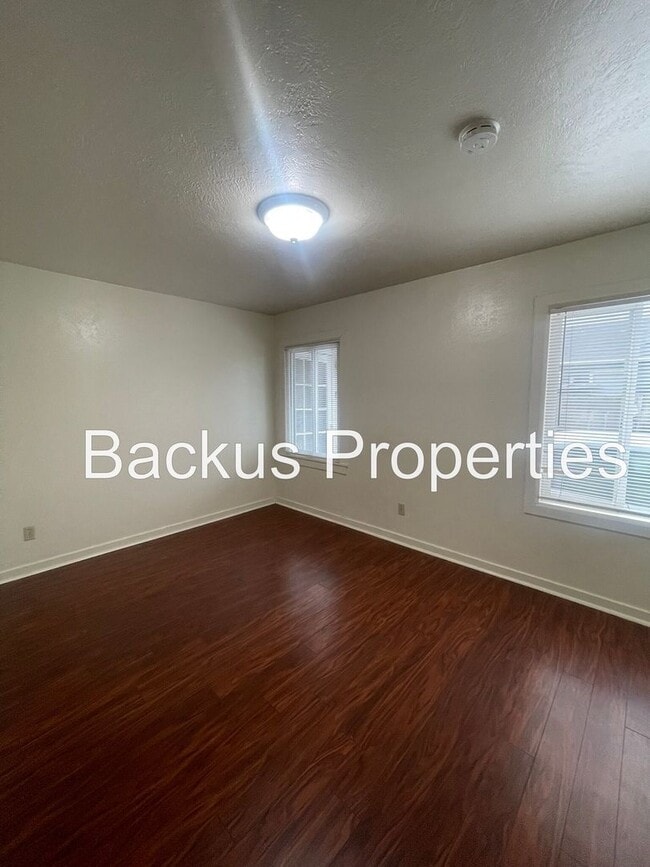 Building Photo - Wonderful duplex unit in North Salinas