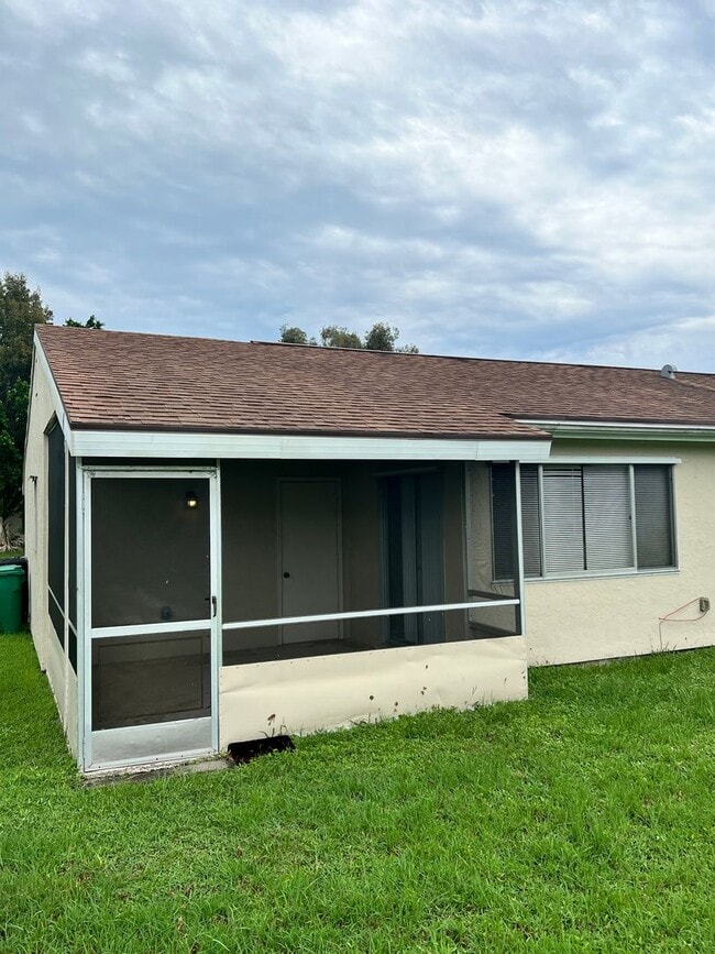 Building Photo - COZY 3 BEDROOM, 2 BATH, 1 CAR GARAGE HOME ...