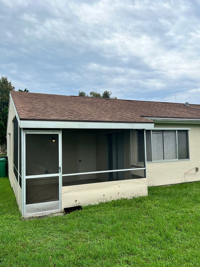 Foto del edificio - COZY 3 BEDROOM, 2 BATH, 1 CAR GARAGE HOME ...