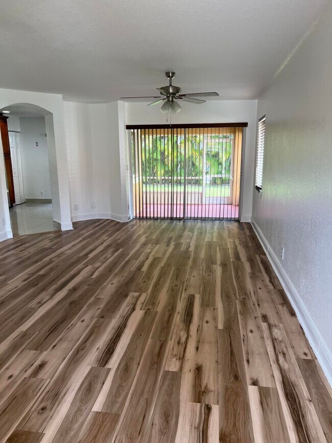 Foto del edificio - 6137  United Street  West Palm Beach Fl 33411