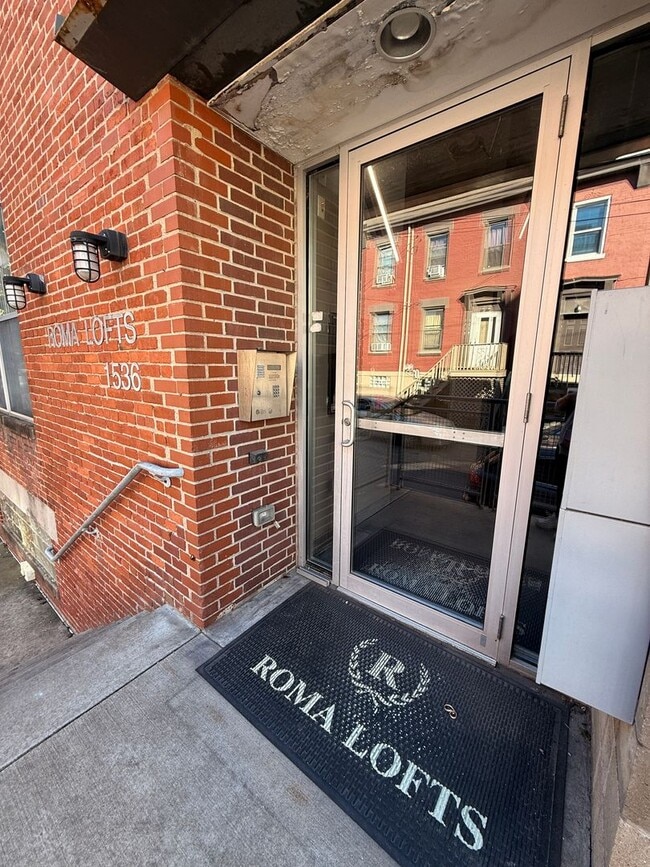 Building Photo - Fully Furnished!! Ready NOW! Sleek & Modern