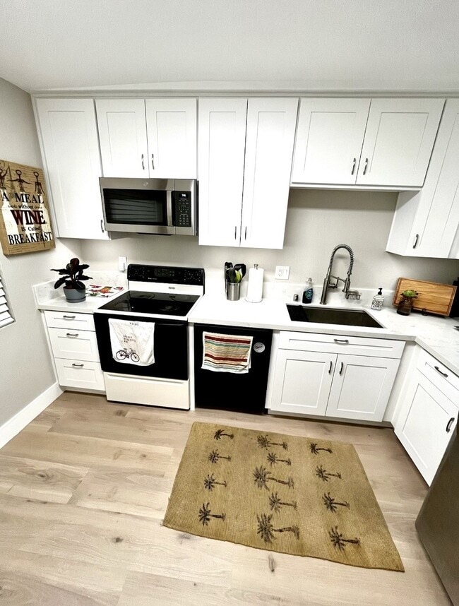 Kitchen - 6824 Hyde Park Dr