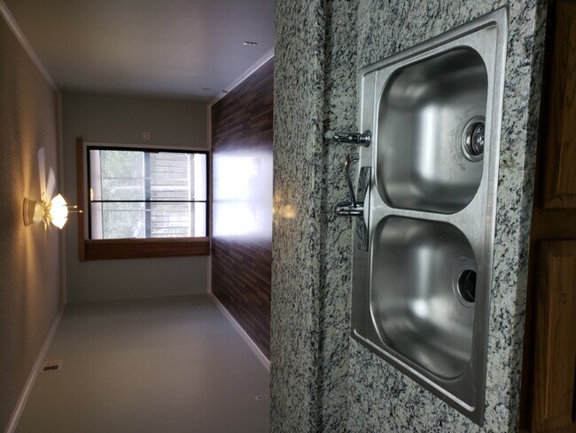 Foto del edificio - 4015 Fairway Dr
