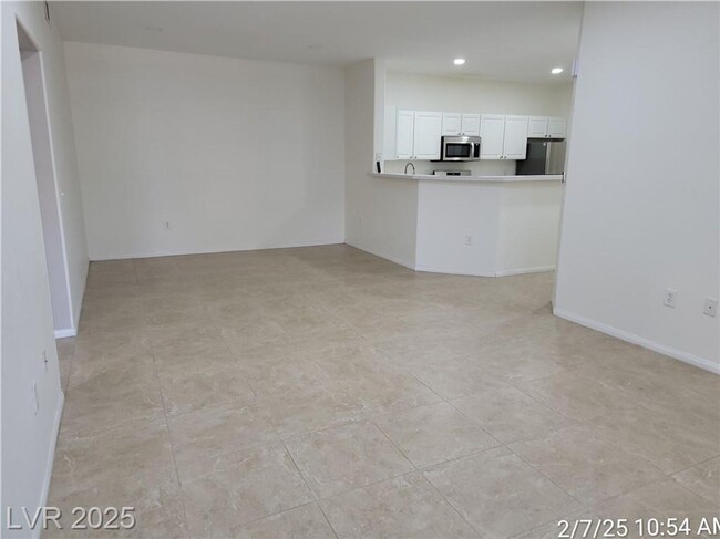 Foto del edificio - 3 BED 2 BATH LOCATED ON THE SOUTH END OF T...