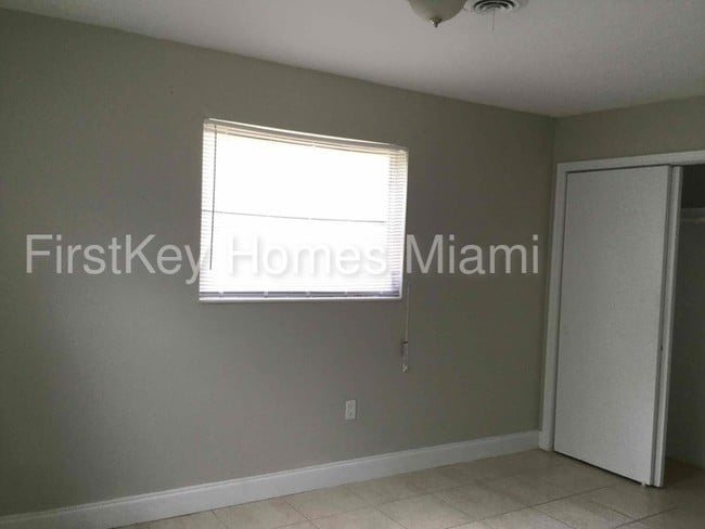 Building Photo - 5971 W Sunrise Blvd