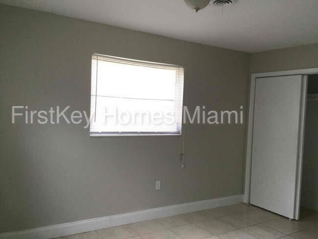 Foto del edificio - 5971 W Sunrise Blvd