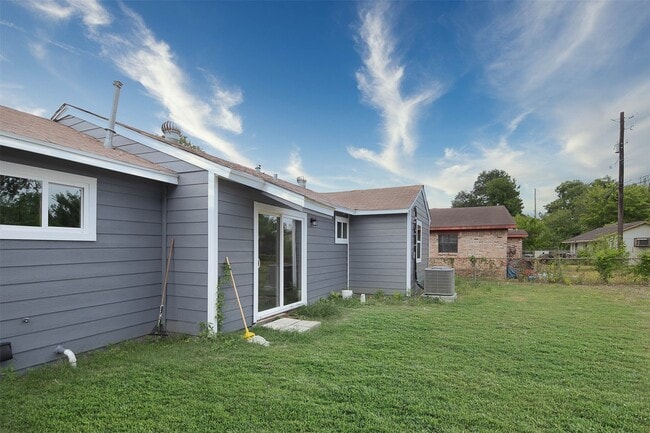 Foto del edificio - 3205 Stallings Dr