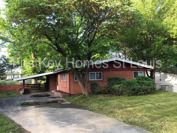 Foto principal - 8302 Woodhurst Dr